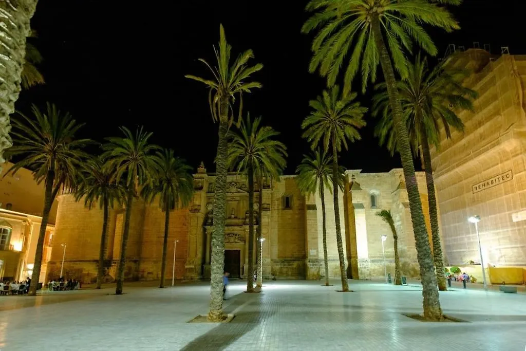 Lifehouse Cathedral * Free Parking* Superiorwifi* Appartement Almería